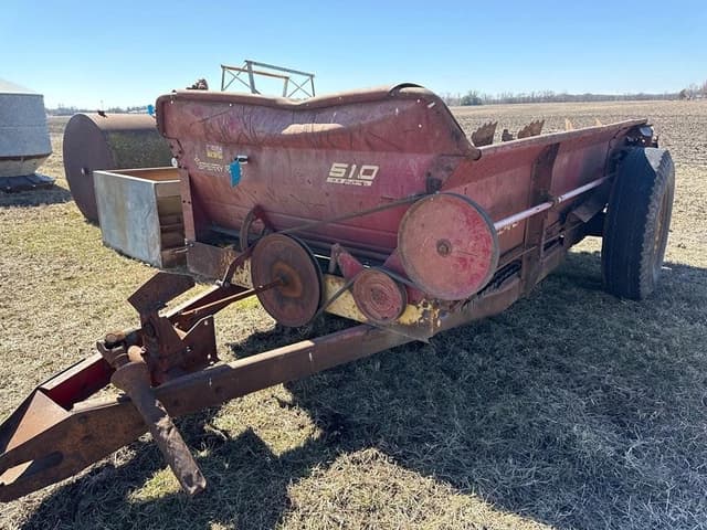 Image of New Holland 510 equipment image 4