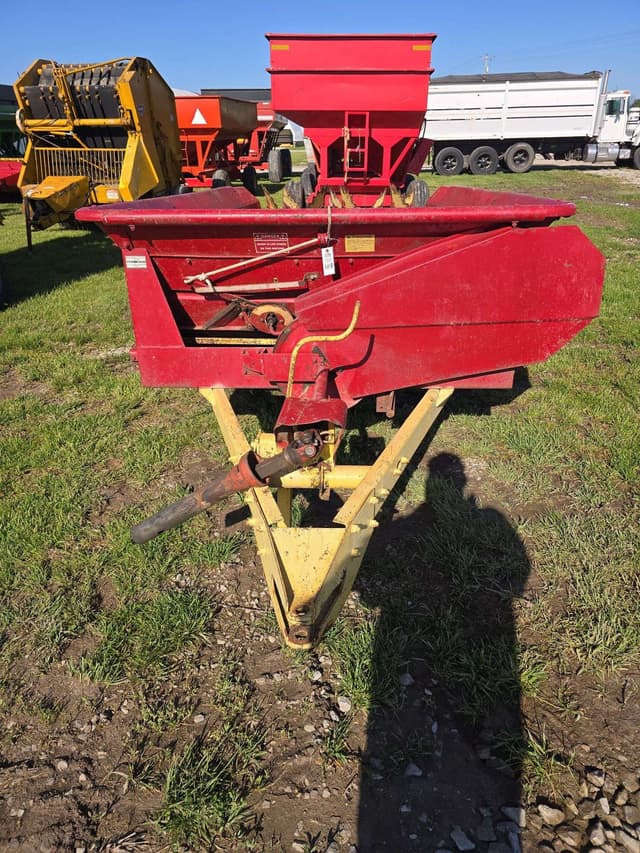 Image of New Holland 513 equipment image 1