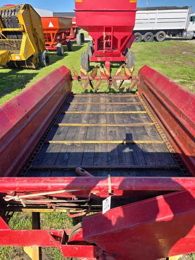 Image of New Holland 513 equipment image 2
