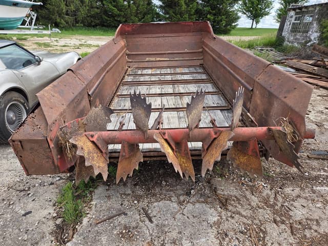 Image of New Holland 513 equipment image 4