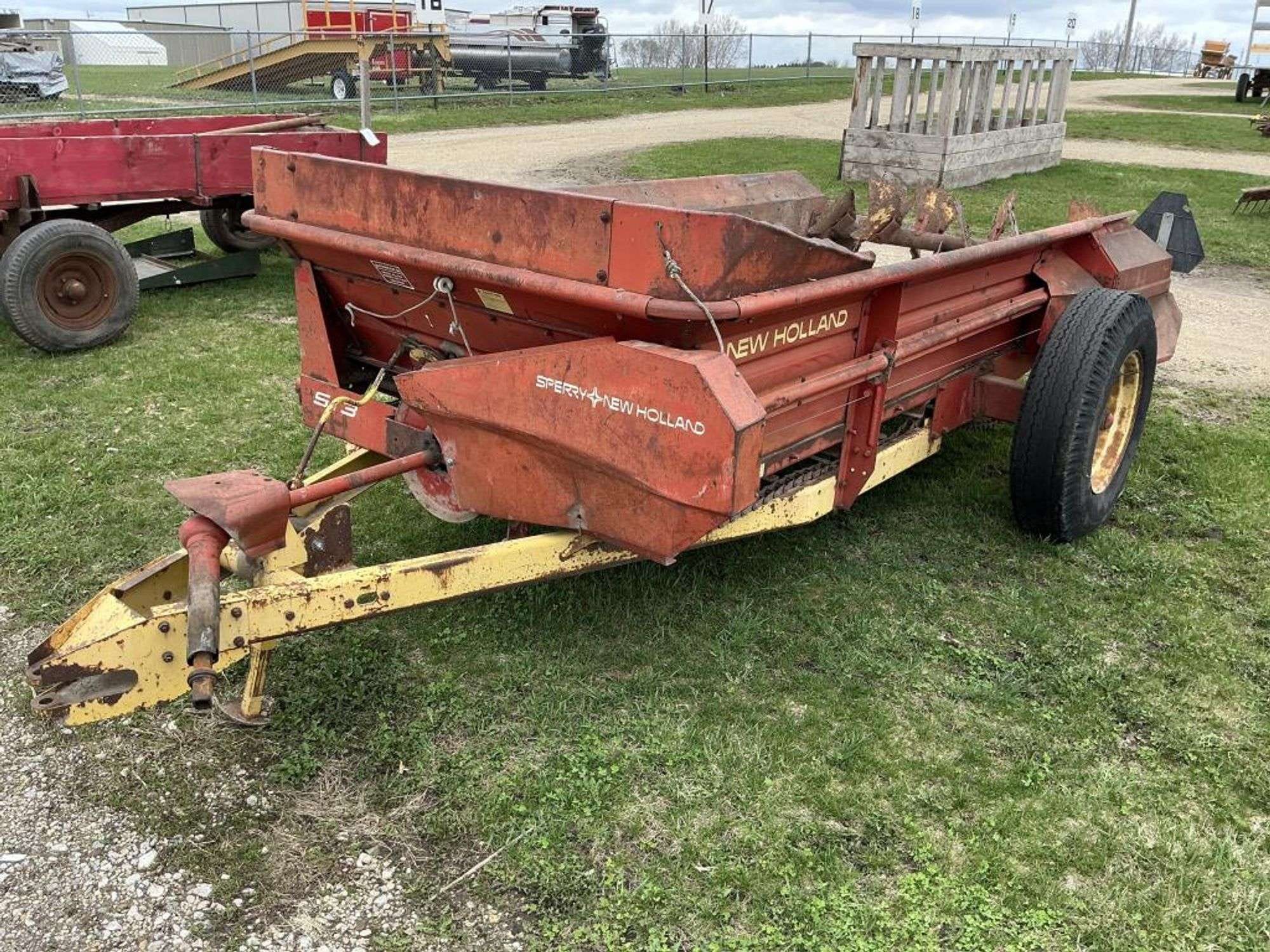 New Holland 513 Equipment Image0