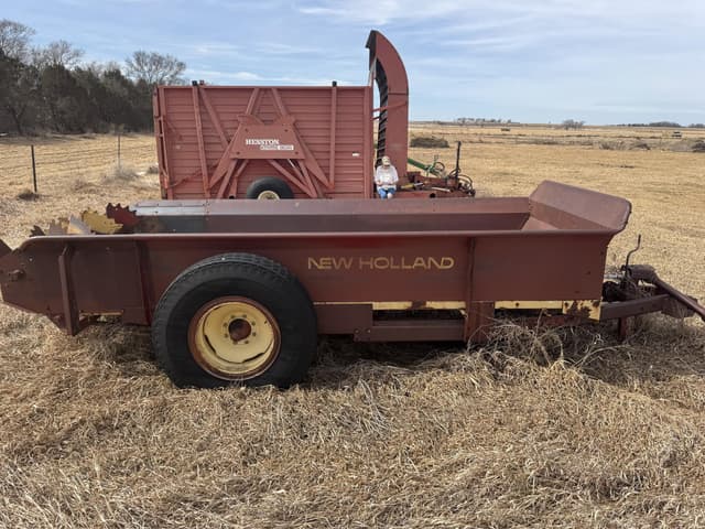 Image of New Holland 516 equipment image 4