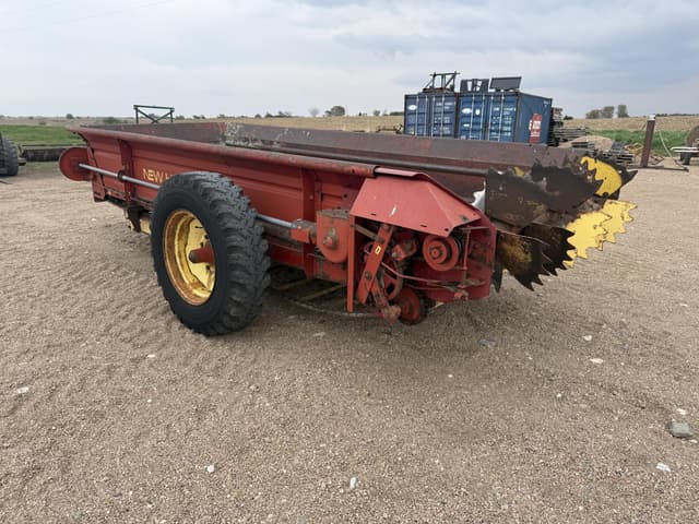 Image of New Holland 518 equipment image 2