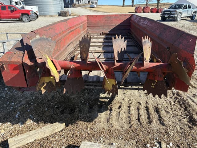 Image of New Holland 518 equipment image 1