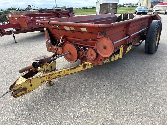 Image of New Holland 518 equipment image 1