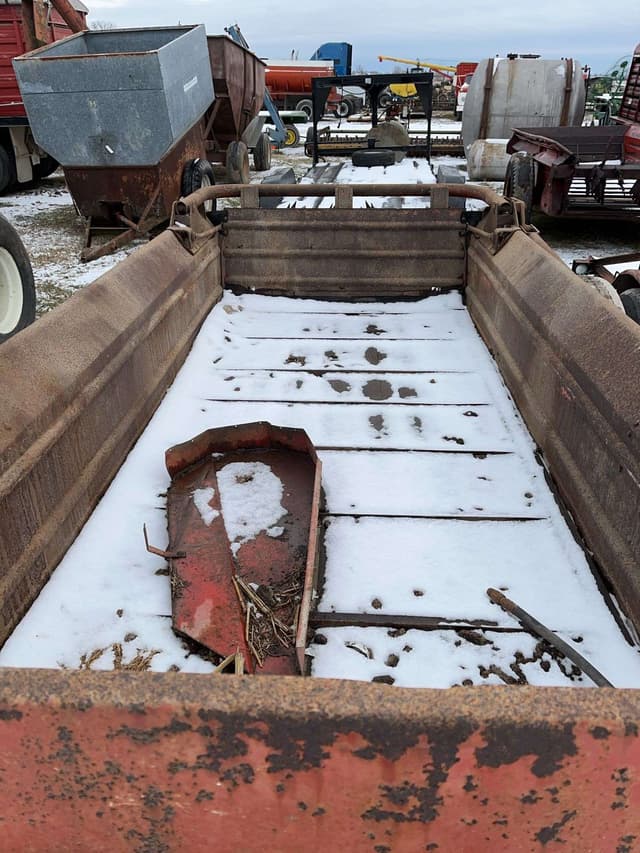 Image of New Holland 518 equipment image 1