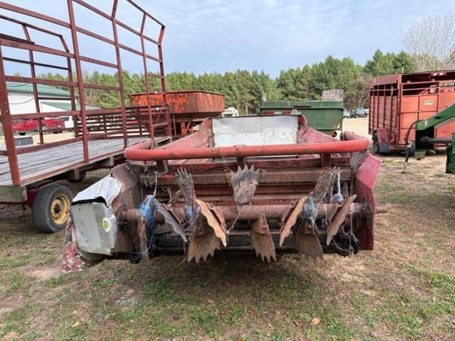 Image of New Holland 518 equipment image 4