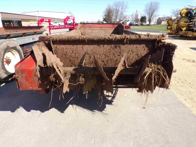 Image of New Holland 519 equipment image 1