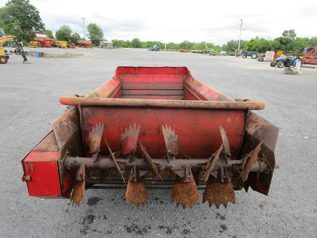 Image of New Holland 519 equipment image 4