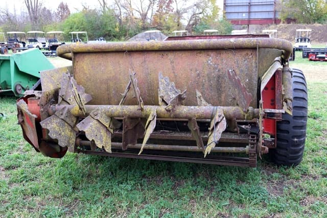 Image of New Holland 519 equipment image 4