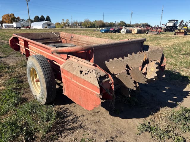 Image of New Holland 519 equipment image 4