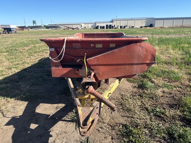 Image of New Holland 519 equipment image 1