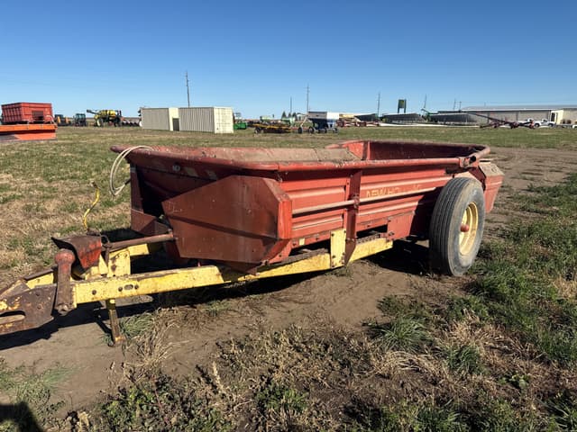 Image of New Holland 519 equipment image 2