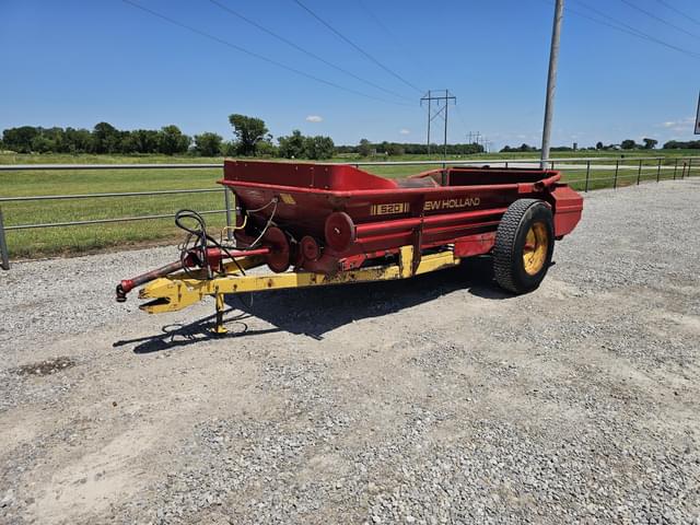 Image of New Holland 520 equipment image 1