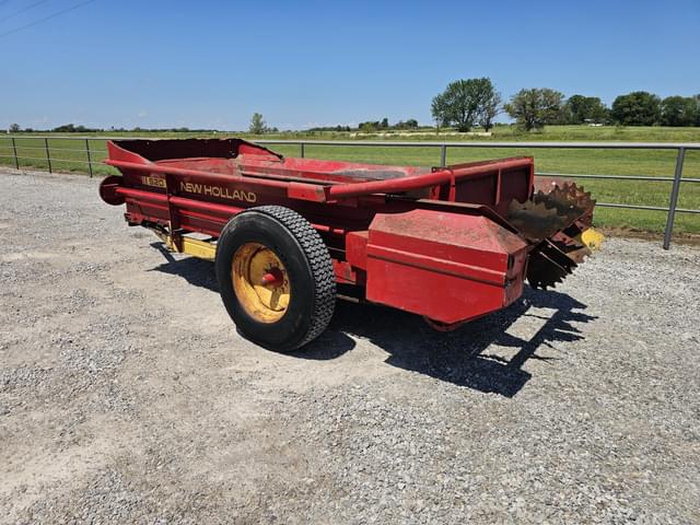 Image of New Holland 520 equipment image 4