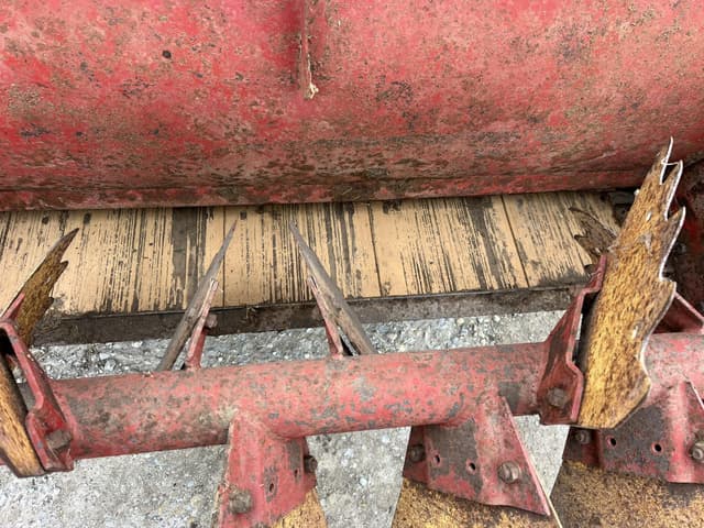 Image of New Holland 520 equipment image 4