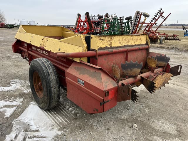 Image of New Holland 520 equipment image 3