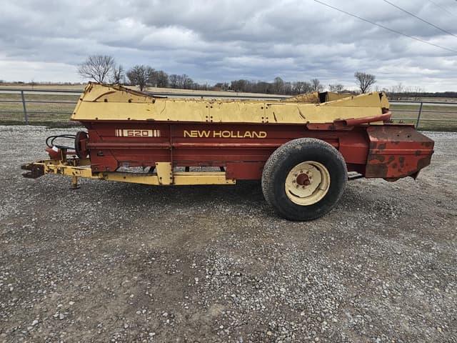 Image of New Holland 520 equipment image 2