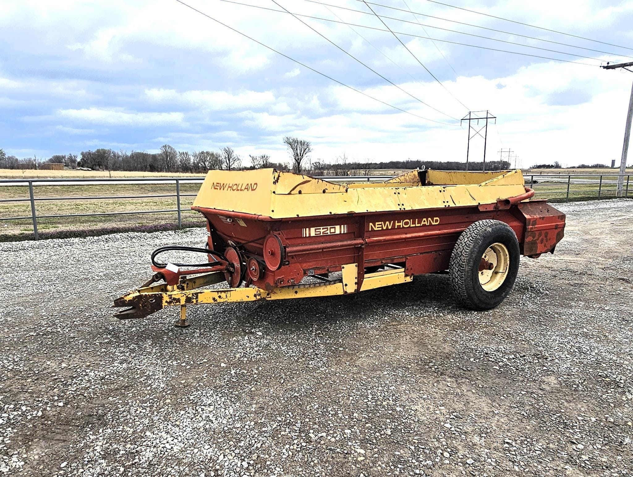 New Holland 520 Equipment Image0