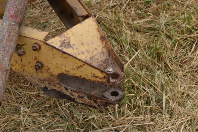 Image of New Holland 520 equipment image 3