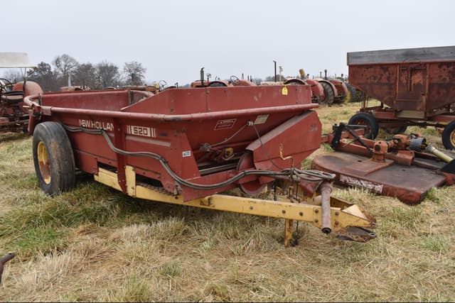 Image of New Holland 520 equipment image 2