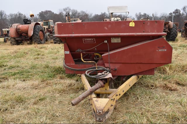 Image of New Holland 520 equipment image 1