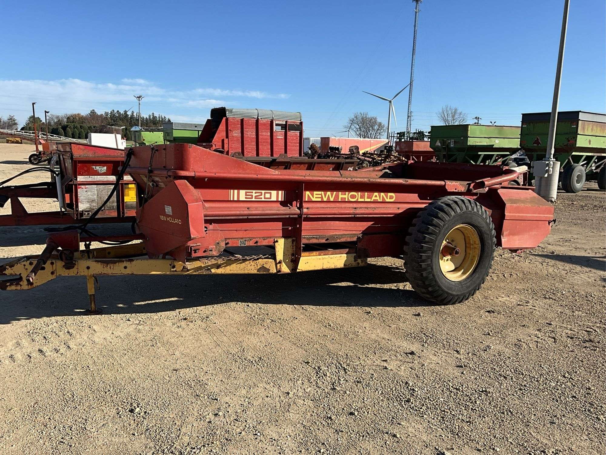 New Holland 520 Equipment Image0