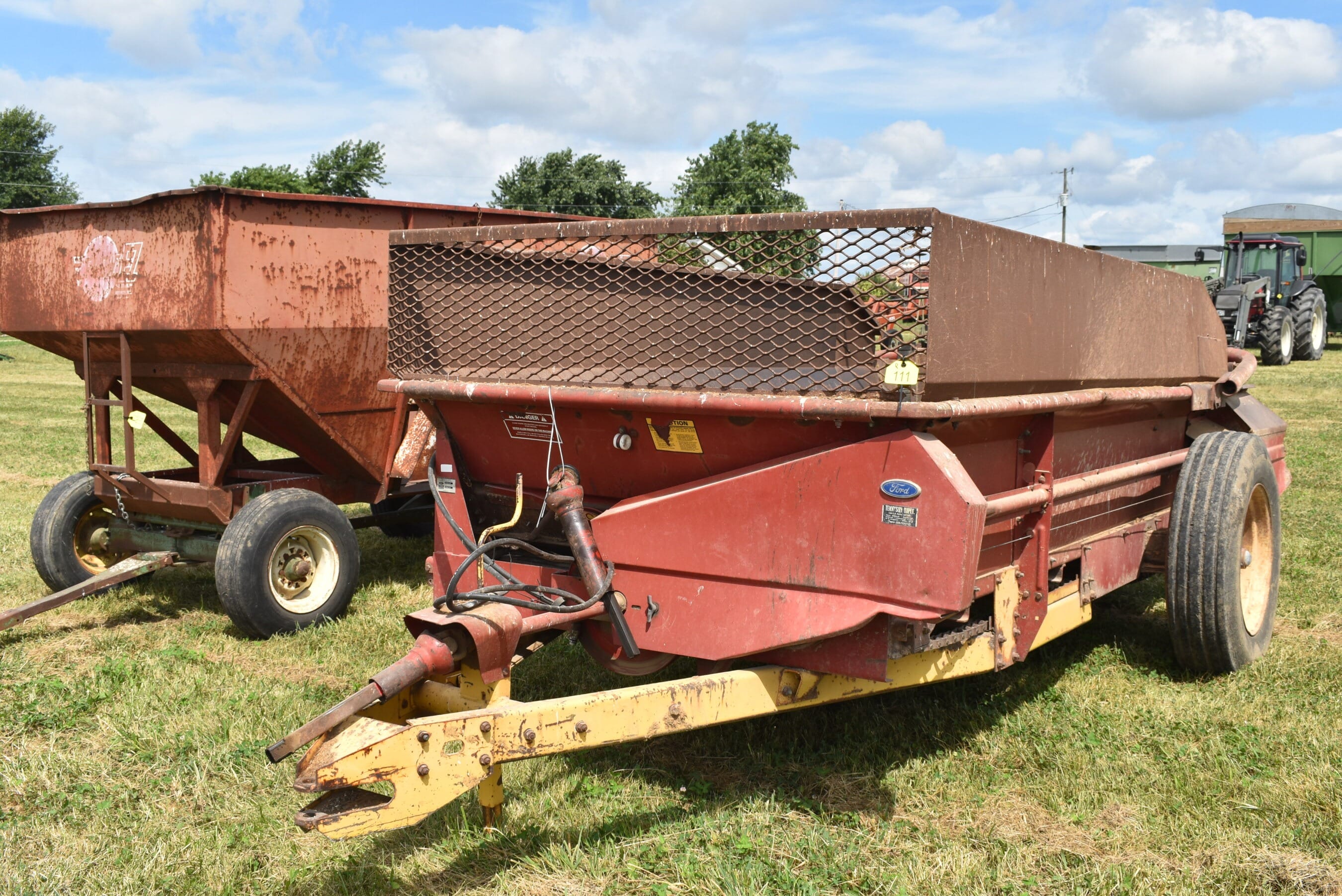 New Holland 520 Equipment Image0