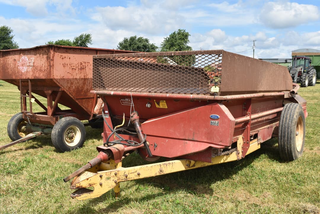Image of New Holland 520 Primary image