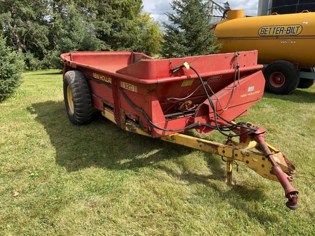 Image of New Holland 520 equipment image 1