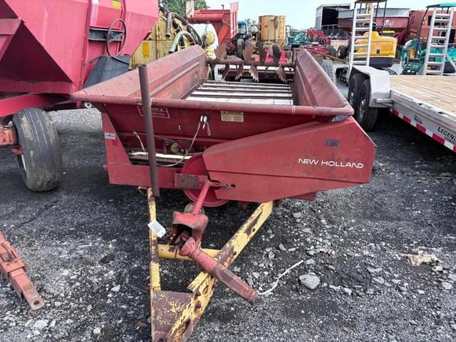 Image of New Holland 520 equipment image 1