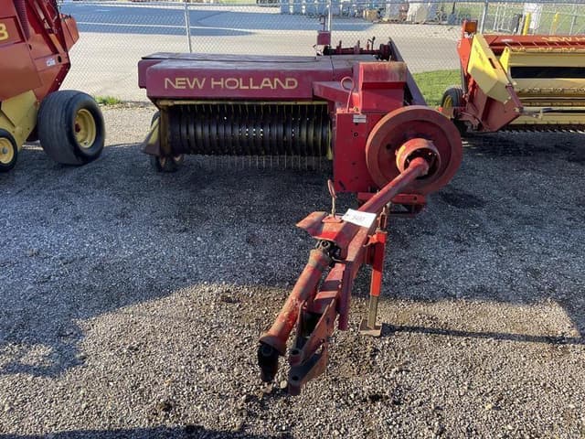 Image of New Holland 273 equipment image 2