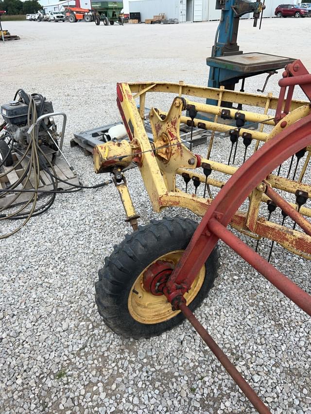 Image of New Holland 55 equipment image 3