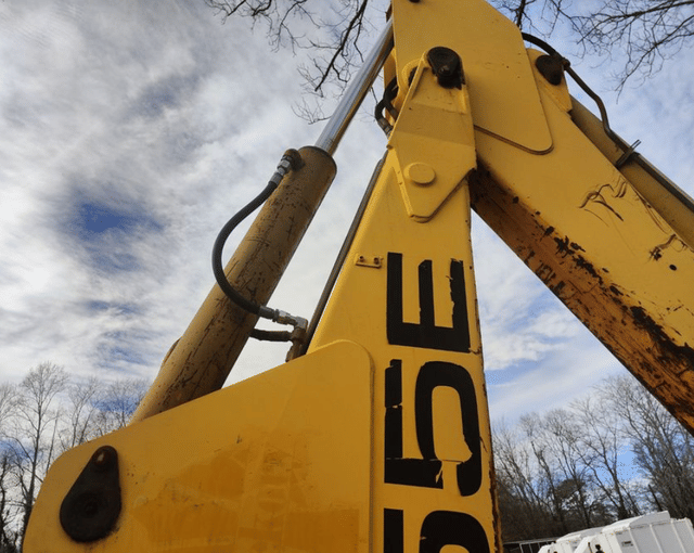 Image of New Holland 555E equipment image 3