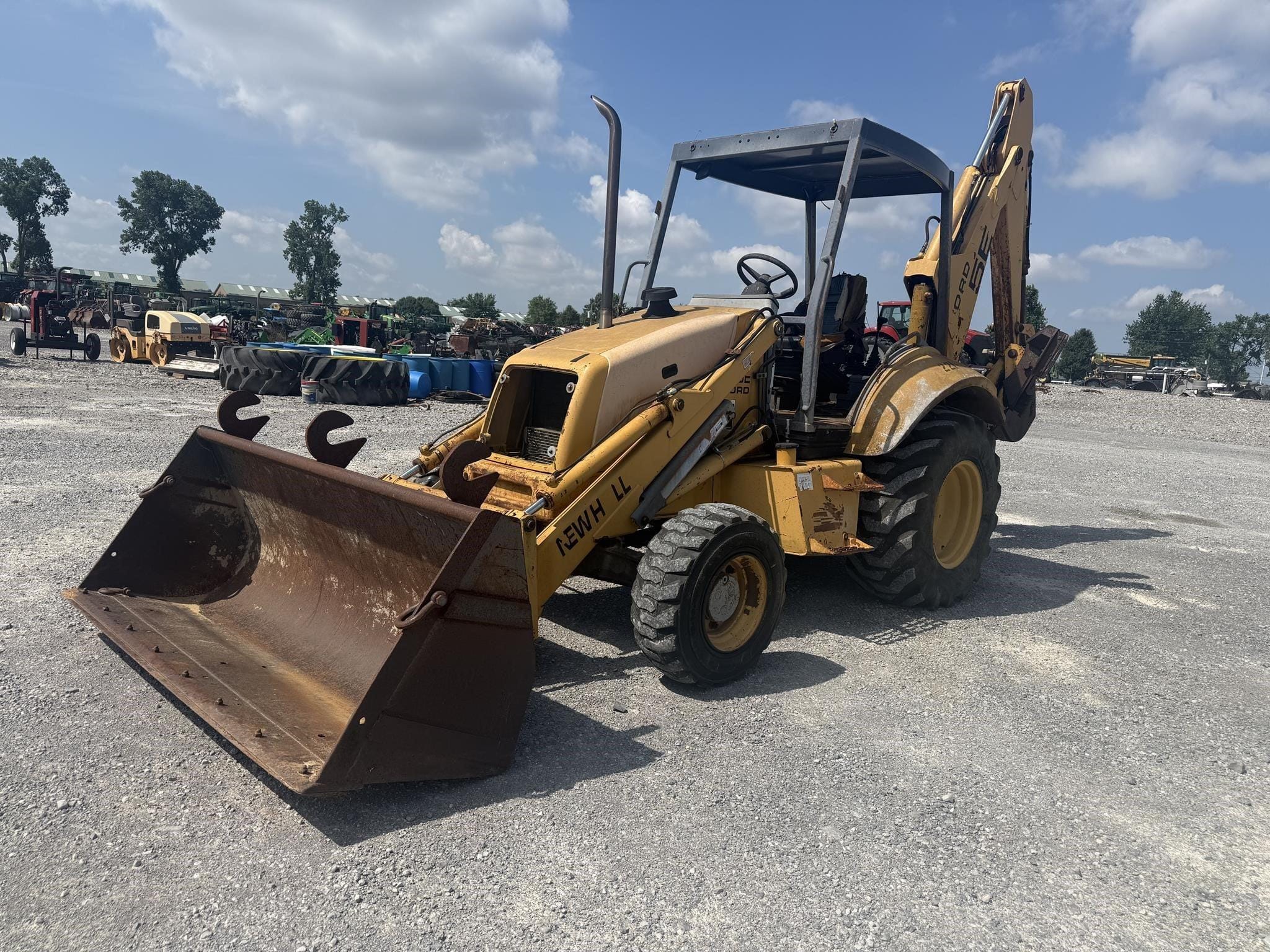 New Holland 555E Equipment Image0
