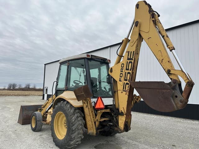 Image of New Holland 555E equipment image 4