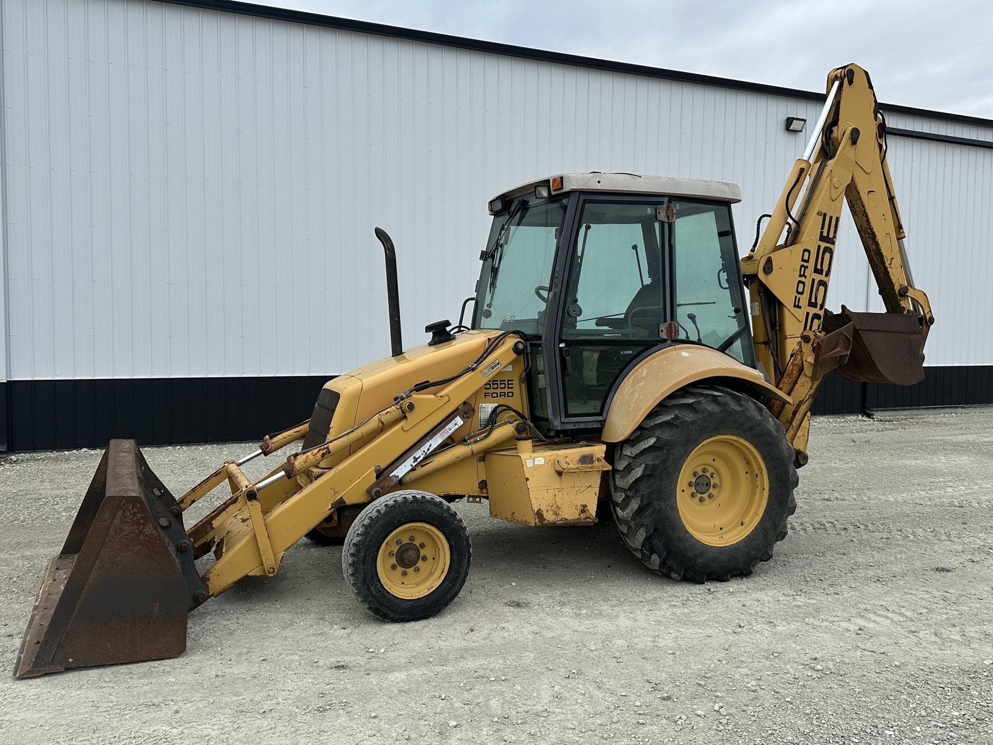 New Holland 555E Equipment Image0