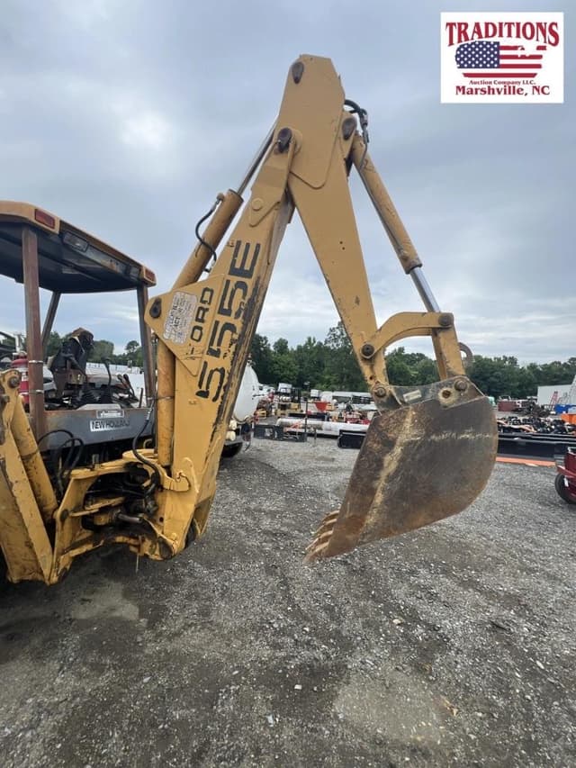 Image of New Holland 555E equipment image 2