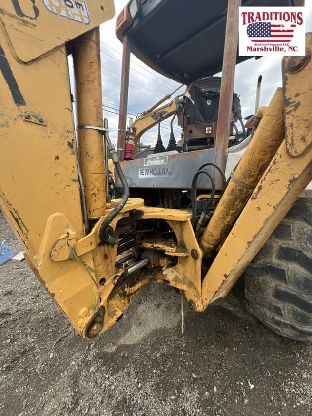 Image of New Holland 555E equipment image 4