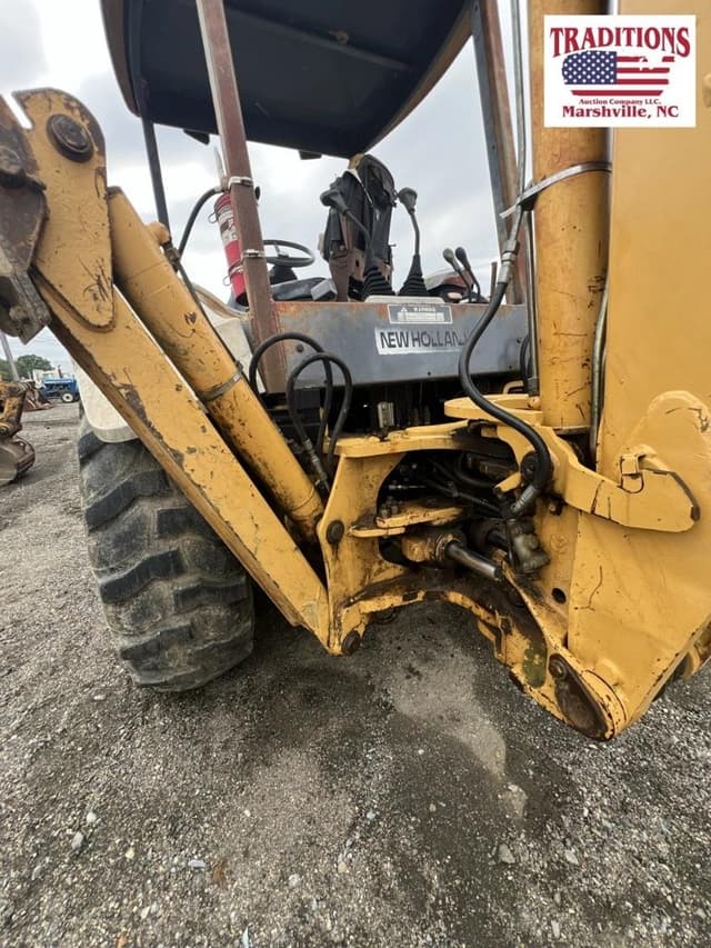 Image of New Holland 555E equipment image 3