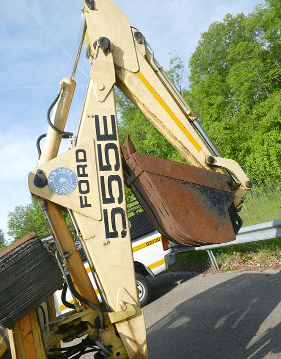 Image of New Holland 555E equipment image 2
