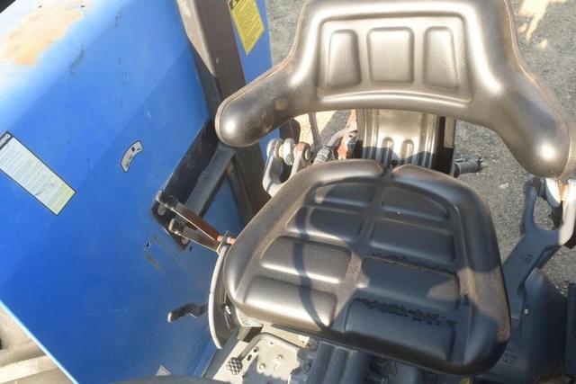 Image of New Holland 5610 equipment image 4