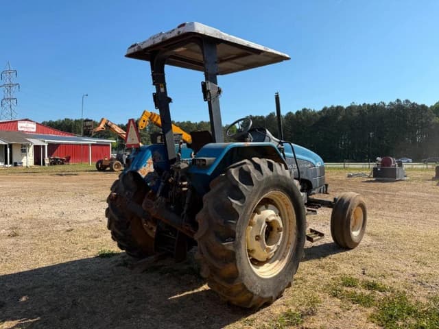 Image of New Holland 5635 equipment image 4