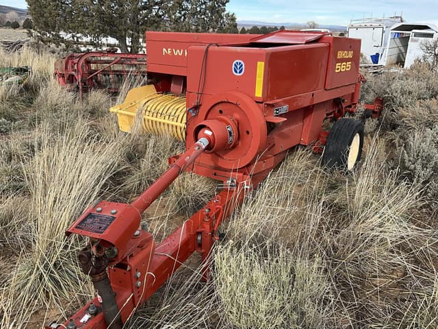 Image of New Holland 565 equipment image 1