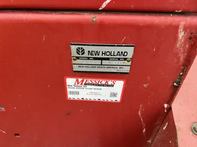 Image of New Holland 565 equipment image 4