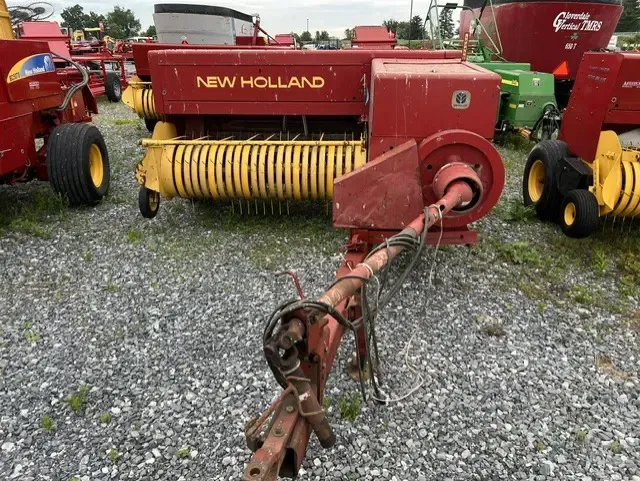 New Holland 565 Equipment Image0
