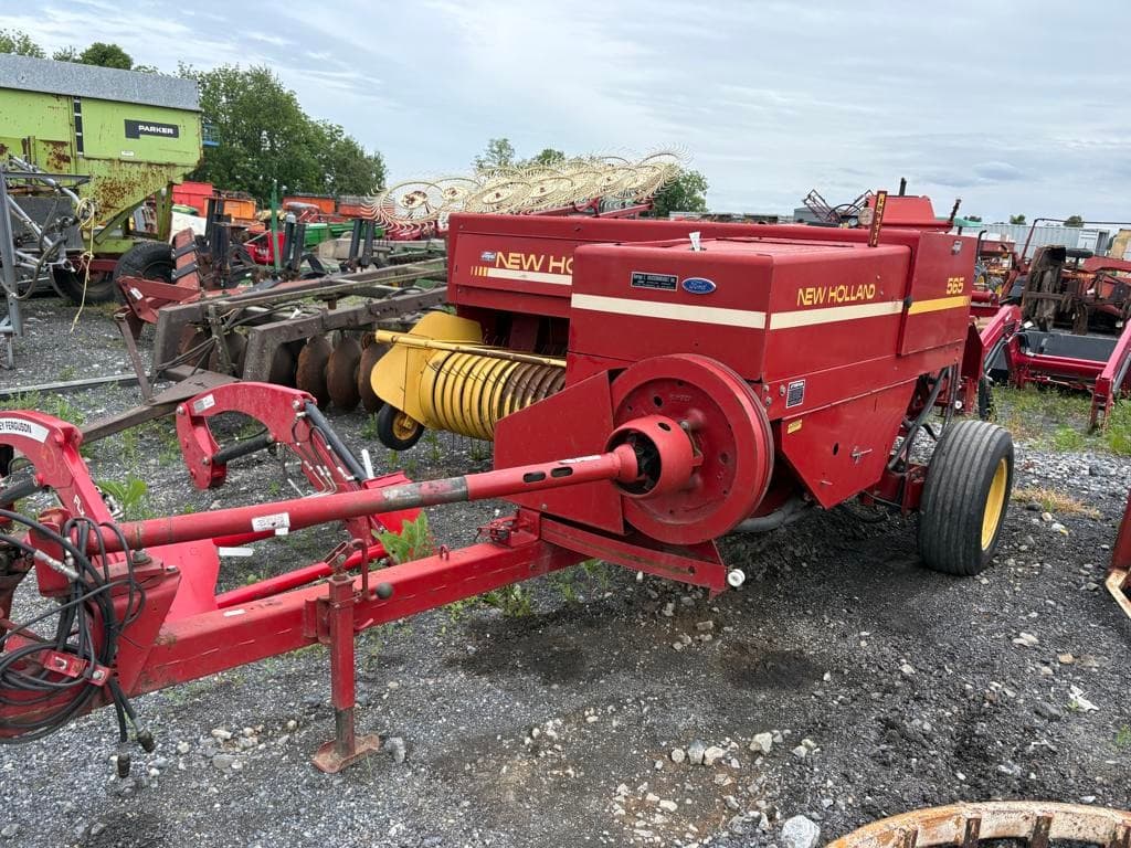 Image of New Holland 565 Primary image