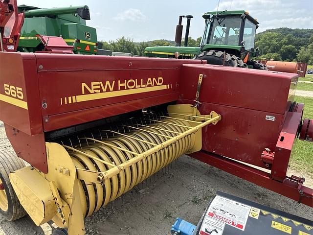 Image of New Holland 565 equipment image 1