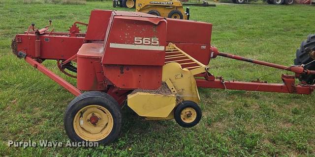 Image of New Holland 565 equipment image 3