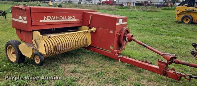 Image of New Holland 565 equipment image 2